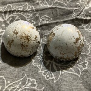 Pierced vintage gold & white marbled pierced earrings